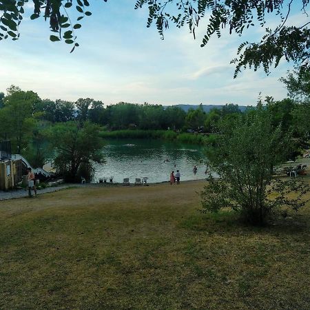 Camping Homair Domaine Des Iscles Mobil-Home Climatise ลาโรคด็องเตรง ภายนอก รูปภาพ