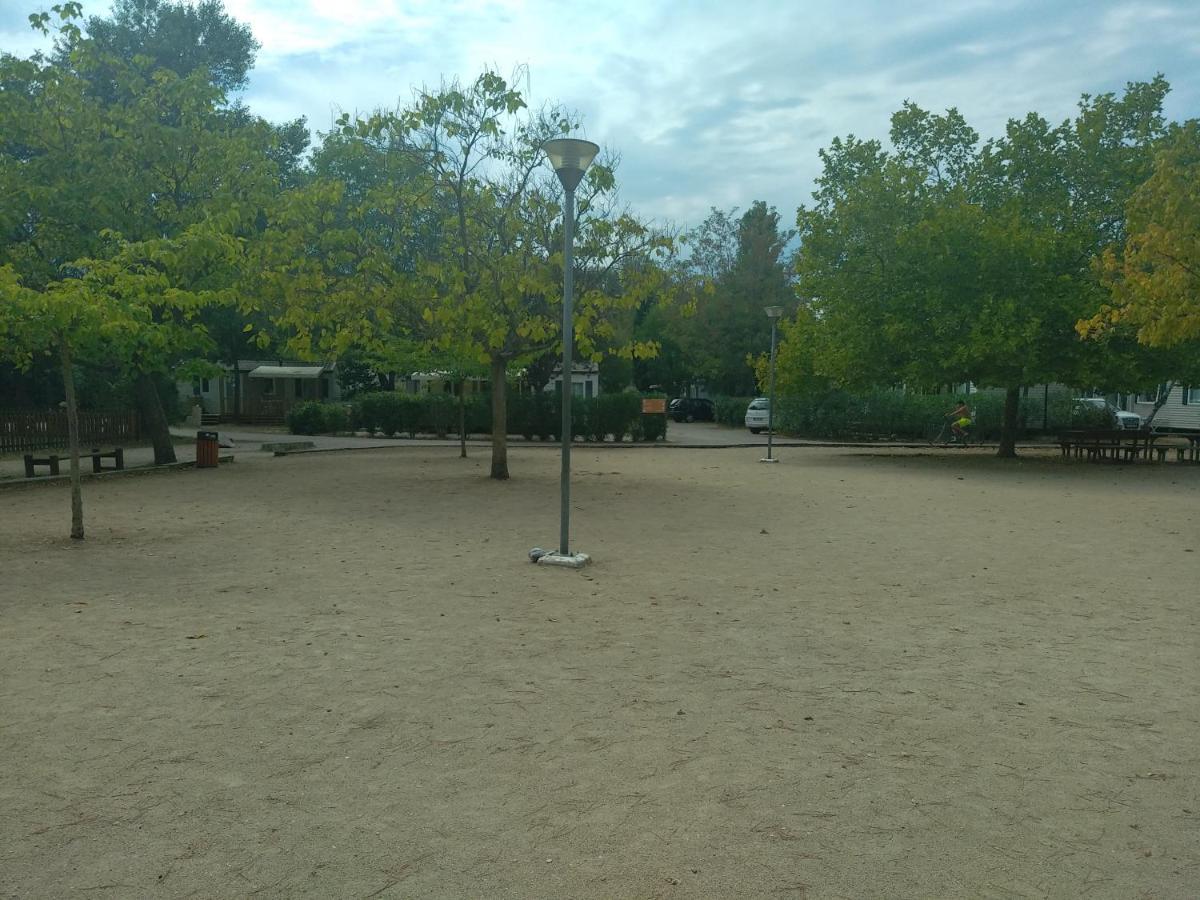 Camping Homair Domaine Des Iscles Mobil-Home Climatise ลาโรคด็องเตรง ภายนอก รูปภาพ